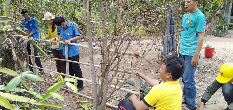 hinh xa Phu My ra quan VSMT, trong hoa (7).jpg